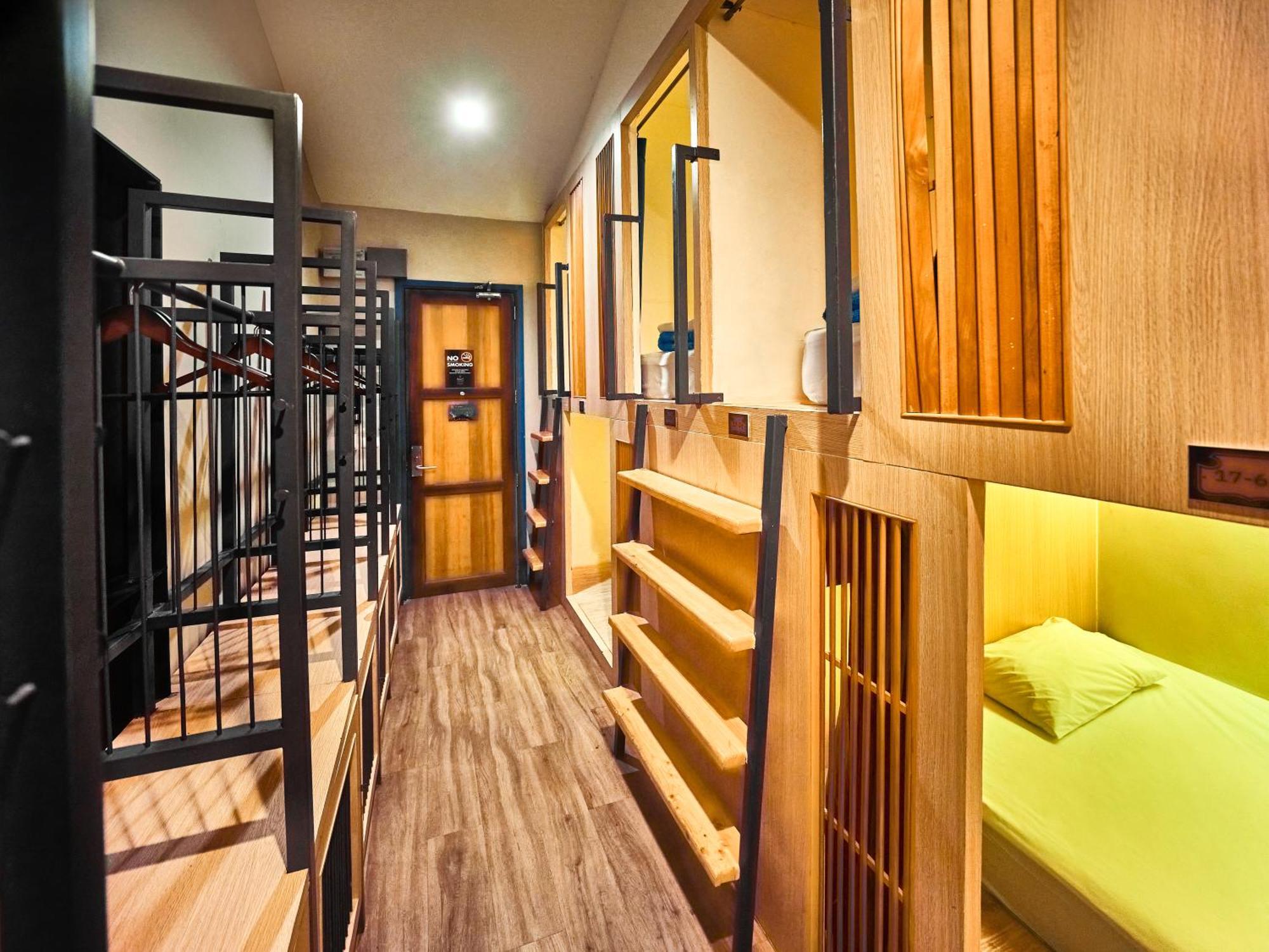 Prince Theatre Heritage Stay Hostel - Silom Bangkok Esterno foto
