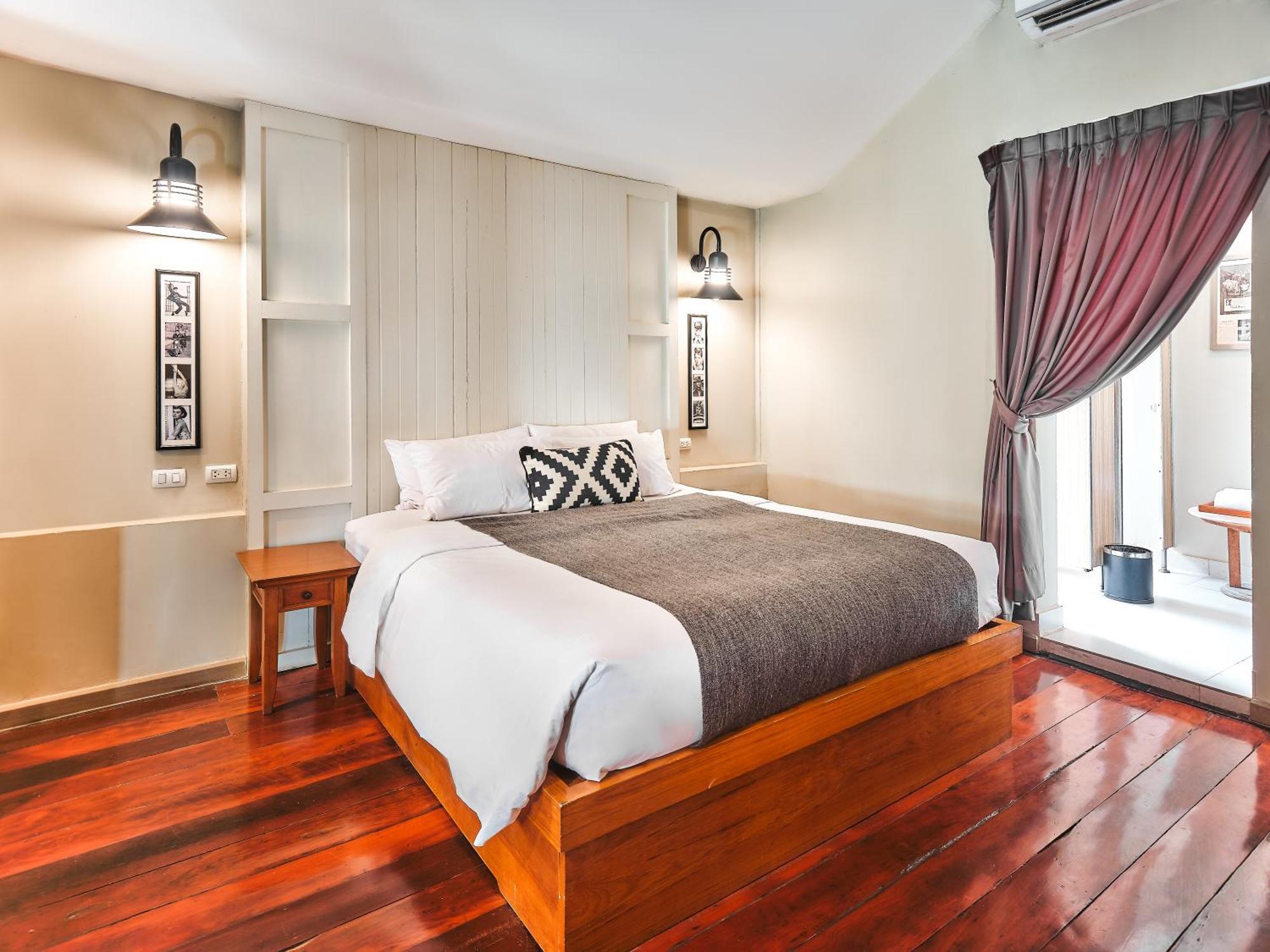 Prince Theatre Heritage Stay Hostel - Silom Bangkok Esterno foto